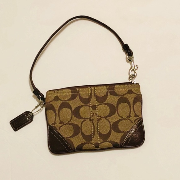 Women's Real Authentic‎ Coach Wristlet - Picture 5 of 7
